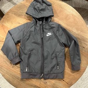 EUC boys Nike lightweight jacket grey size 5